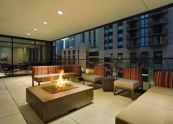 Home2 By Hilton River North Hotel 3*