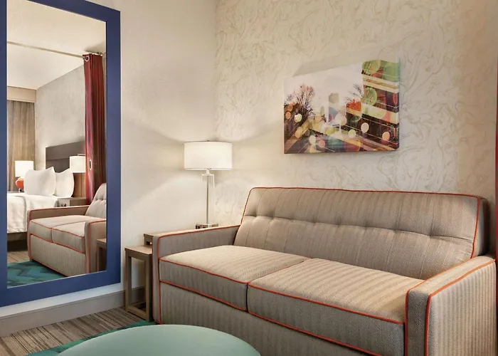 Home2 By Hilton River North 3*