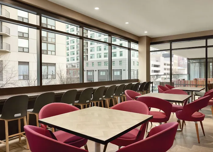 Home2 By Hilton River North Hotel 3*